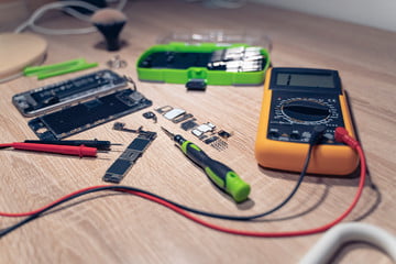 iphone 7 replace screen in North Highlands Testing the spare parts before installationjpg